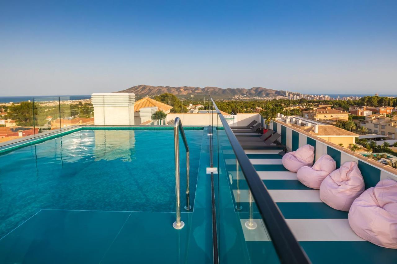 Barcelo La Nucia Palms Otel Dış mekan fotoğraf Rooftop pool at the hotel