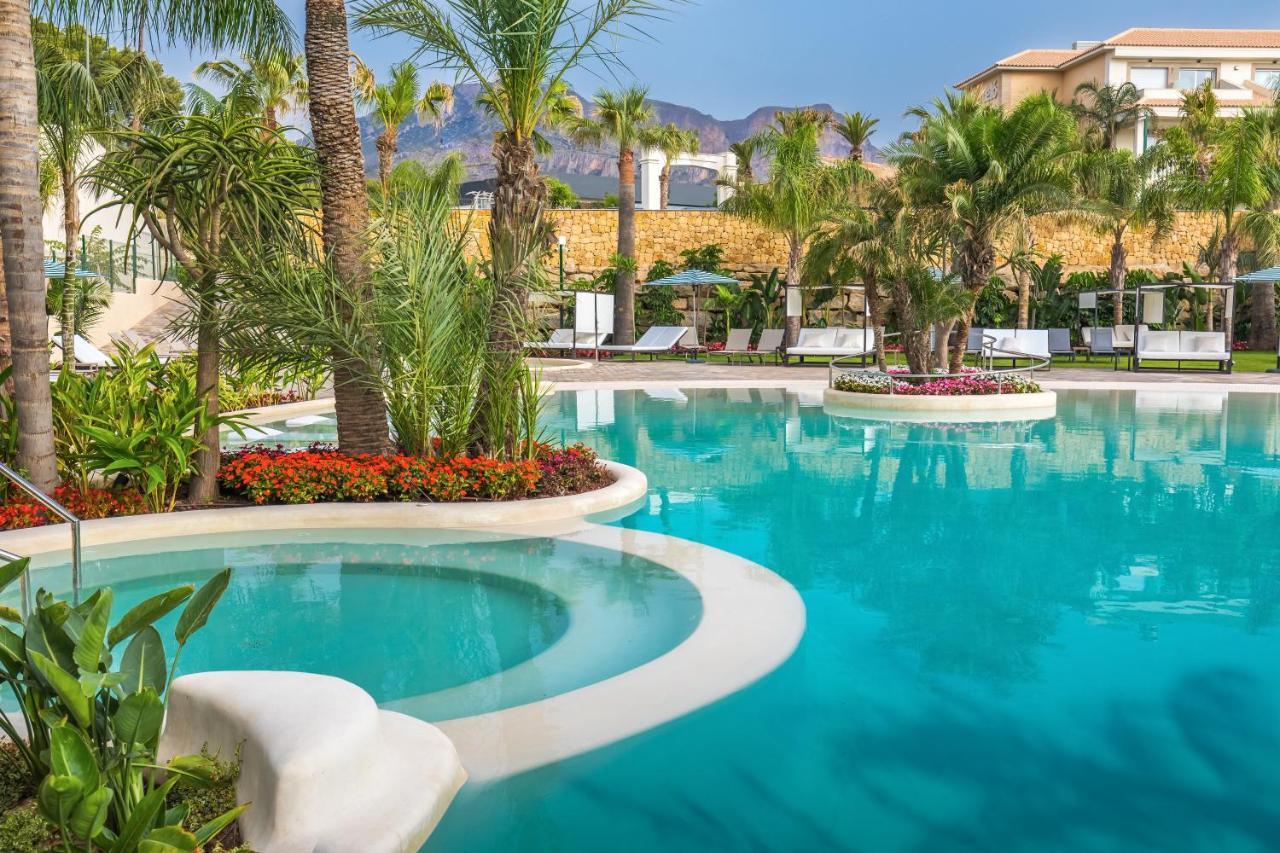 Barcelo La Nucia Palms Otel Dış mekan fotoğraf The swimming pool at the hotel