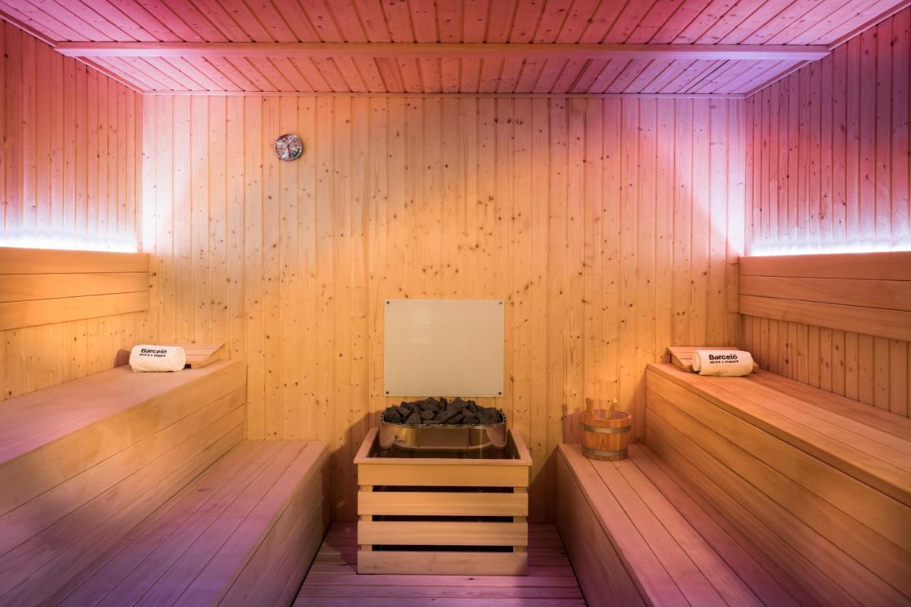 Barcelo La Nucia Palms Otel Dış mekan fotoğraf A modern Finnish sauna