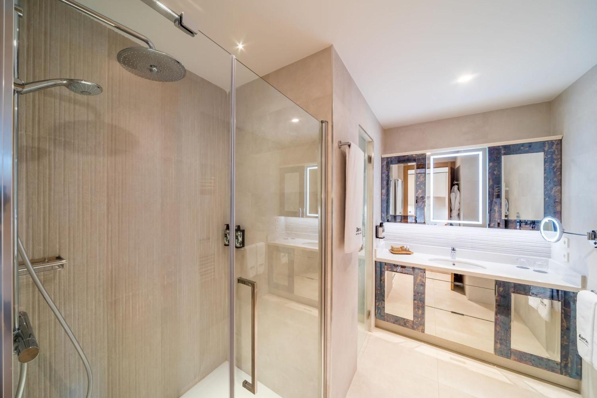Barcelo La Nucia Palms Otel Dış mekan fotoğraf A shower enclosure